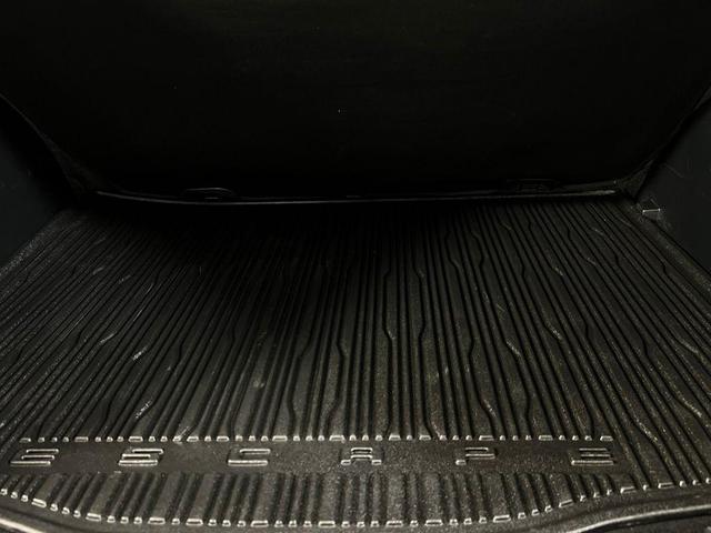 Photo of 2021 Carbonized Gray Metallic Ford Escape