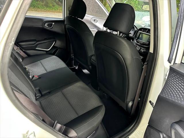 Photo of 2021 White Kia Soul