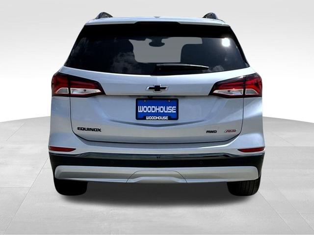 Photo of 2022 Silver Ice Metallic Chevrolet Equinox