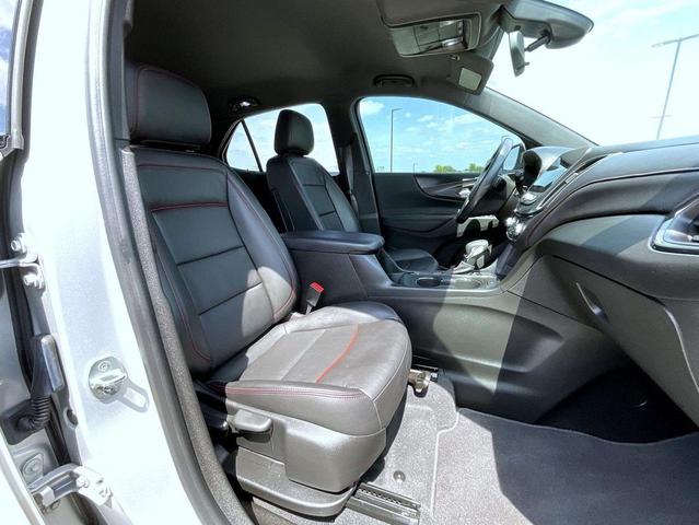 Photo of 2022 Silver Ice Metallic Chevrolet Equinox