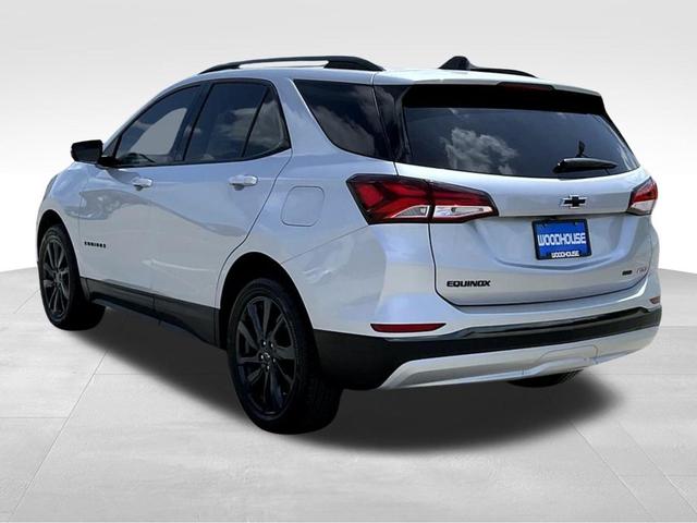 Photo of 2022 Silver Ice Metallic Chevrolet Equinox