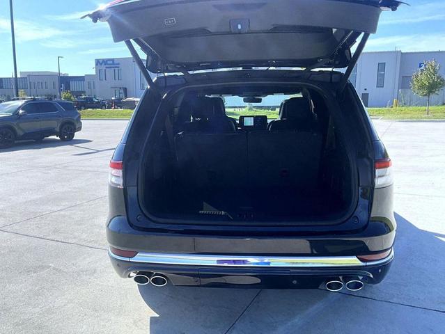 Photo of 2025 Infinite Black Metallic Clearcoat Lincoln Aviator