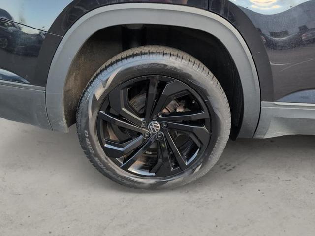 Photo of 2022 Deep Black Pearl Effect Volkswagen Atlas