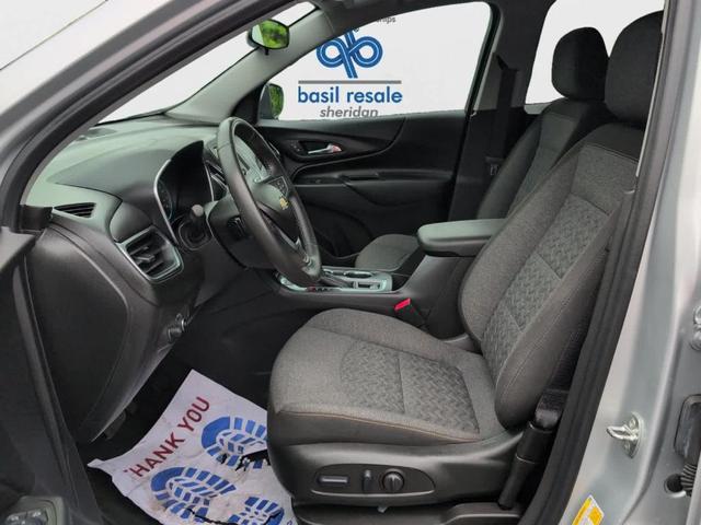 Photo of 2022 Silver Ice Metallic Chevrolet Equinox