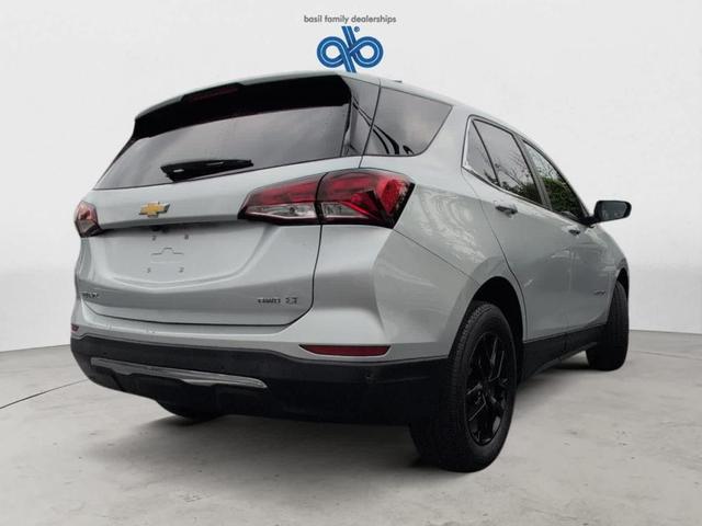 Photo of 2022 Silver Ice Metallic Chevrolet Equinox