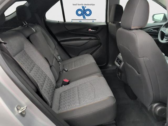 Photo of 2022 Silver Ice Metallic Chevrolet Equinox