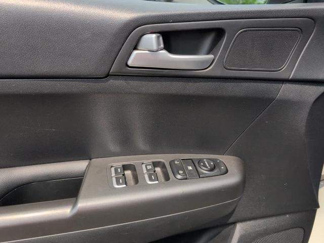 Photo of 2022 Snow White Pearl Kia Sportage