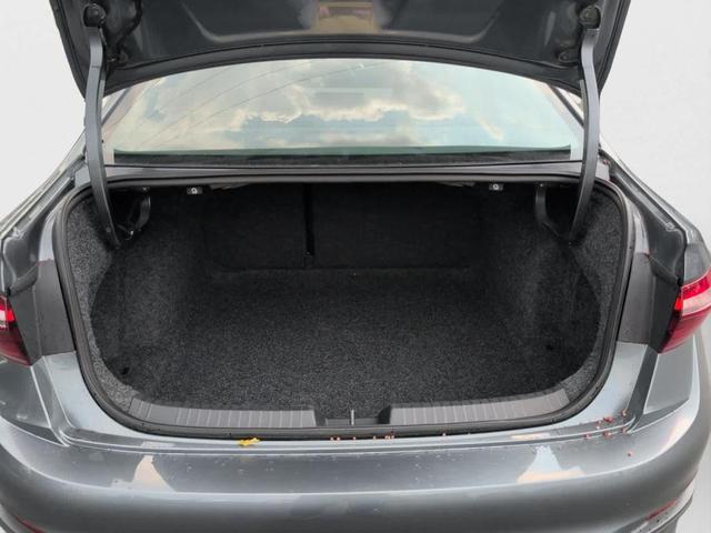 Photo of 2025 Platinum Gray Metallic Volkswagen Jetta
