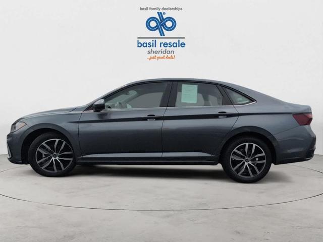 Photo of 2025 Platinum Gray Metallic Volkswagen Jetta