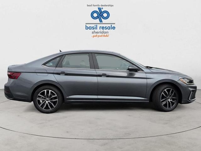 Photo of 2025 Platinum Gray Metallic Volkswagen Jetta