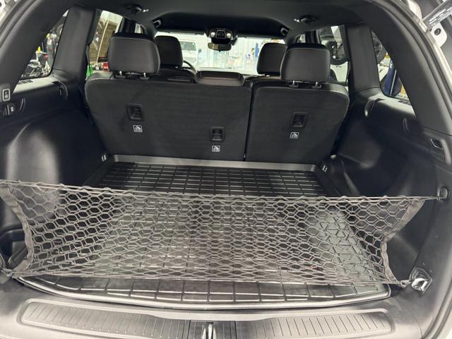 Photo of 2023 Bright White Clearcoat Jeep Grand Cherokee