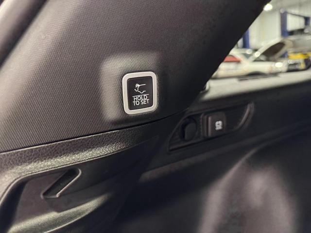 Photo of 2023 Bright White Clearcoat Jeep Grand Cherokee