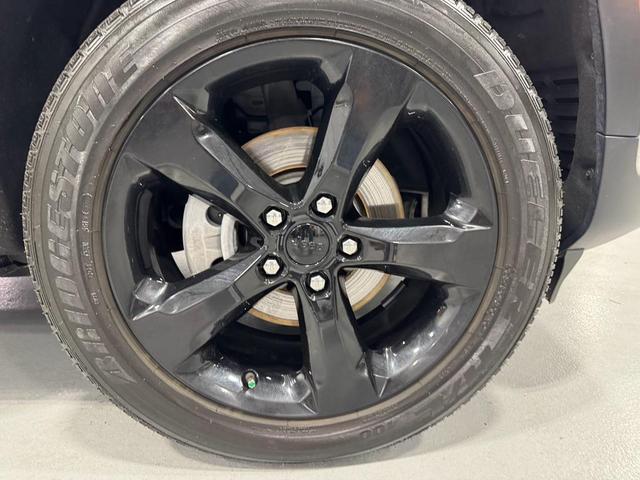 Photo of 2023 Bright White Clearcoat Jeep Grand Cherokee