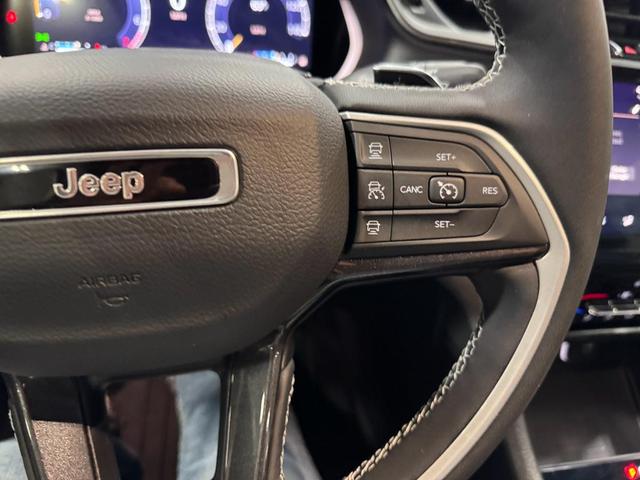 Photo of 2023 Bright White Clearcoat Jeep Grand Cherokee