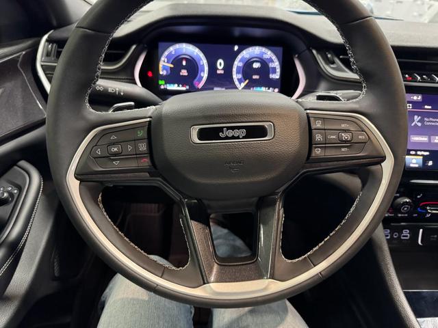 Photo of 2023 Bright White Clearcoat Jeep Grand Cherokee