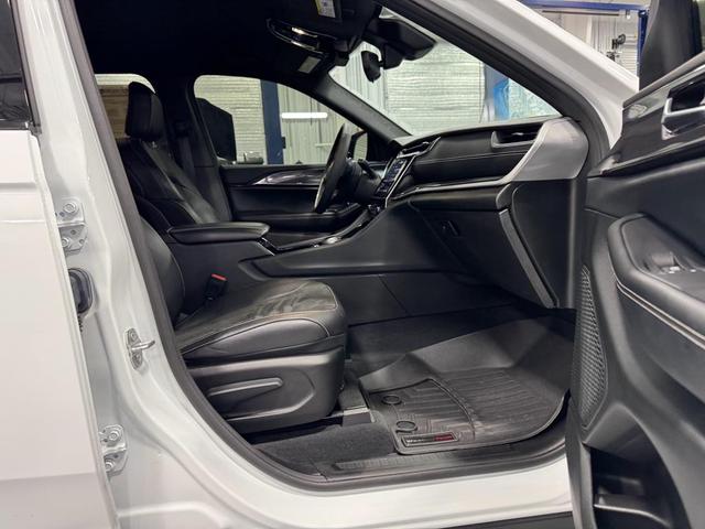 Photo of 2023 Bright White Clearcoat Jeep Grand Cherokee