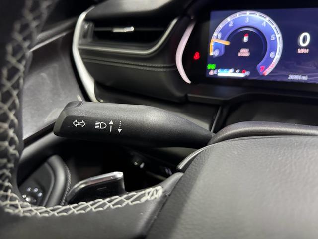 Photo of 2023 Bright White Clearcoat Jeep Grand Cherokee