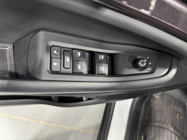 Photo of 2023 Bright White Clearcoat Jeep Grand Cherokee