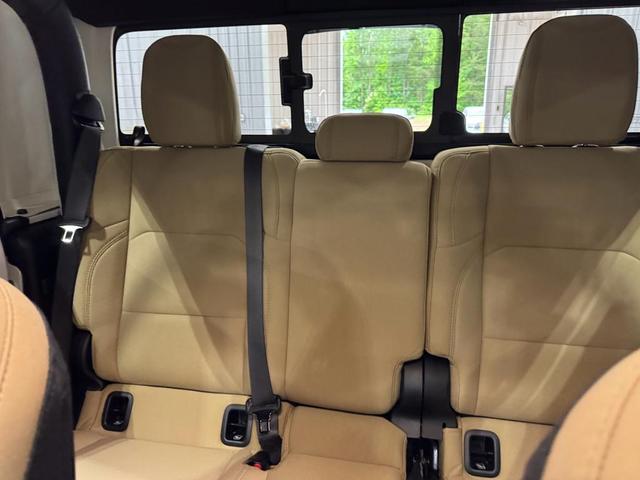 Photo of 2023 Bright White Clearcoat Jeep Gladiator