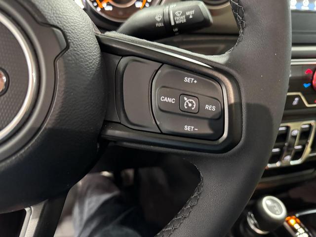 Photo of 2023 Bright White Clearcoat Jeep Gladiator