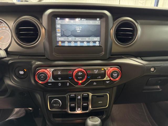 Photo of 2023 Bright White Clearcoat Jeep Gladiator