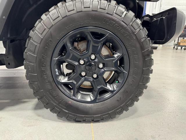 Photo of 2023 Bright White Clearcoat Jeep Gladiator