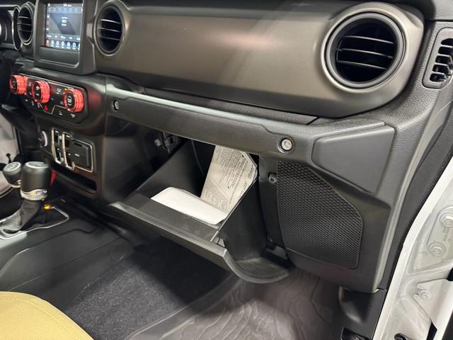 Photo of 2023 Bright White Clearcoat Jeep Gladiator