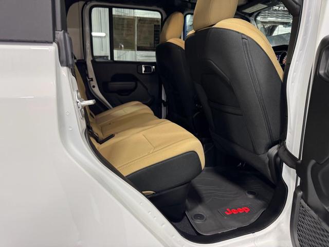 Photo of 2023 Bright White Clearcoat Jeep Gladiator