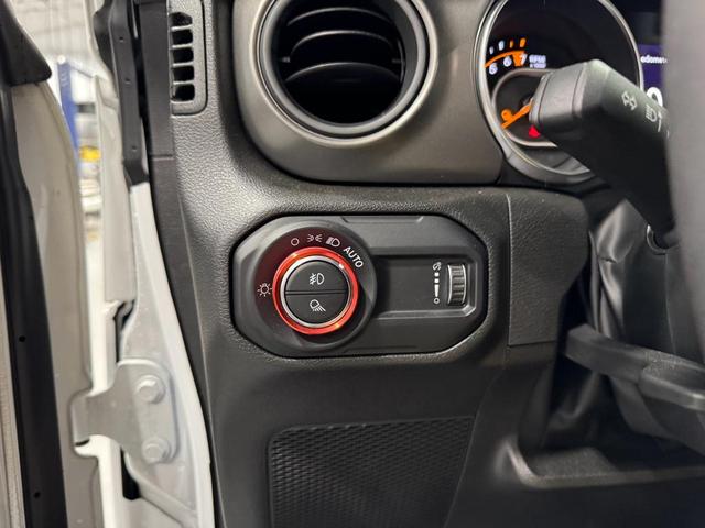 Photo of 2023 Bright White Clearcoat Jeep Gladiator