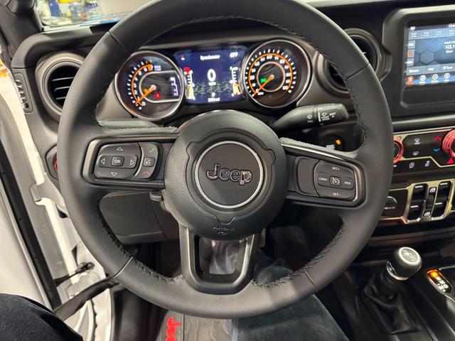 Photo of 2023 Bright White Clearcoat Jeep Gladiator
