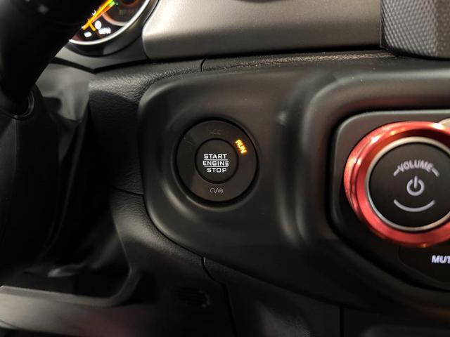 Photo of 2023 Bright White Clearcoat Jeep Gladiator