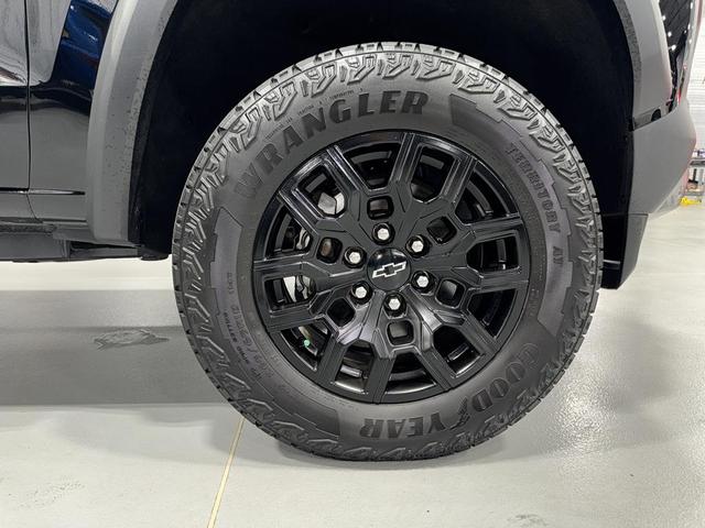 Photo of 2023 Black Chevrolet Colorado