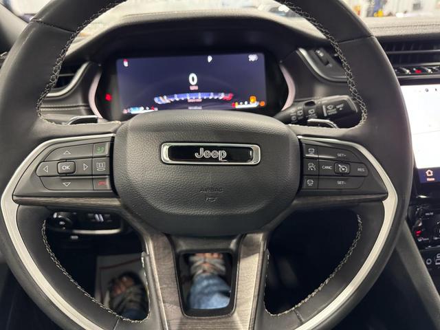 Photo of 2025 Diamond Black Jeep Grand Cherokee L