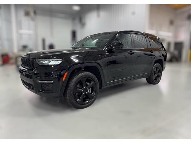 Photo of 2025 Diamond Black Jeep Grand Cherokee L