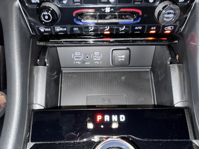 Photo of 2025 Diamond Black Jeep Grand Cherokee L
