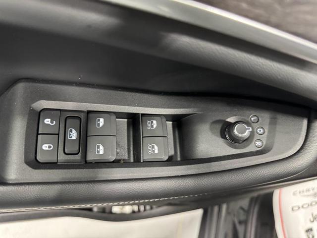 Photo of 2025 Diamond Black Jeep Grand Cherokee L