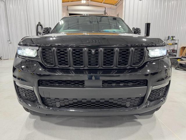 Photo of 2025 Diamond Black Jeep Grand Cherokee L