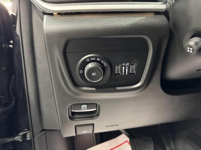 Photo of 2025 Diamond Black Jeep Grand Cherokee L