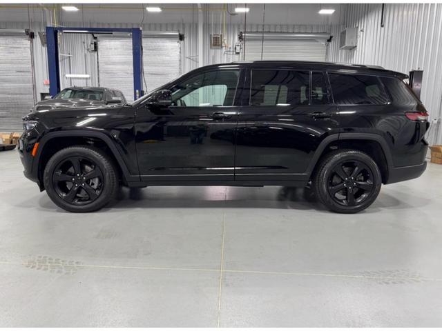 Photo of 2025 Diamond Black Jeep Grand Cherokee L