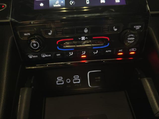 Photo of 2025 Diamond Black Jeep Grand Cherokee L