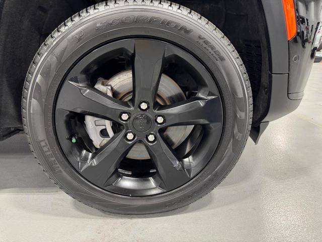 Photo of 2025 Diamond Black Jeep Grand Cherokee L