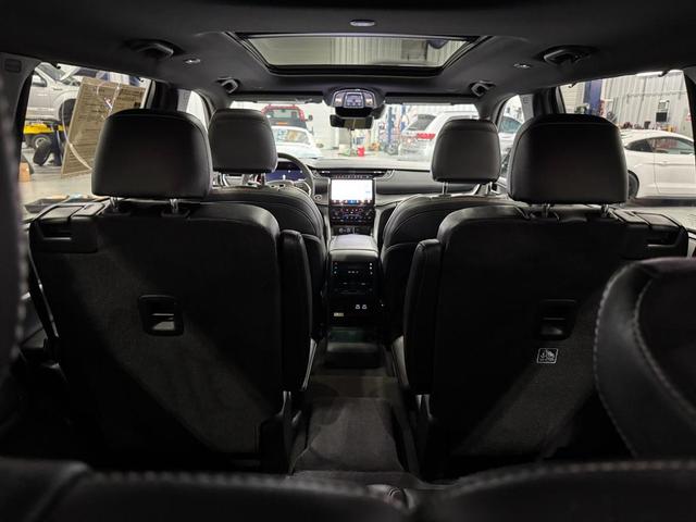 Photo of 2025 Diamond Black Jeep Grand Cherokee L