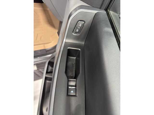 Photo of 2024 Carbonized Gray Metallic Ford F-350
