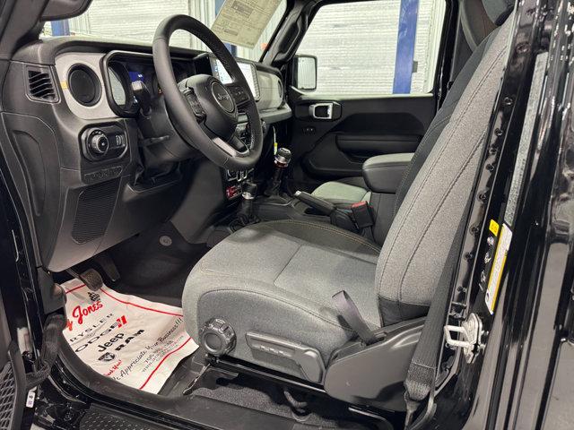 Photo of 2025 Black Clearcoat Jeep Wrangler