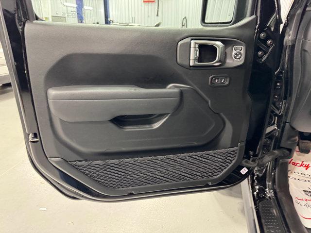 Photo of 2025 Black Clearcoat Jeep Wrangler