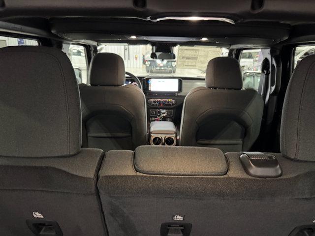 Photo of 2025 Black Clearcoat Jeep Wrangler