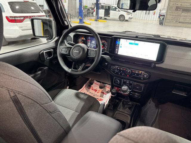 Photo of 2025 Black Clearcoat Jeep Wrangler