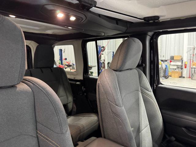 Photo of 2025 Black Clearcoat Jeep Wrangler