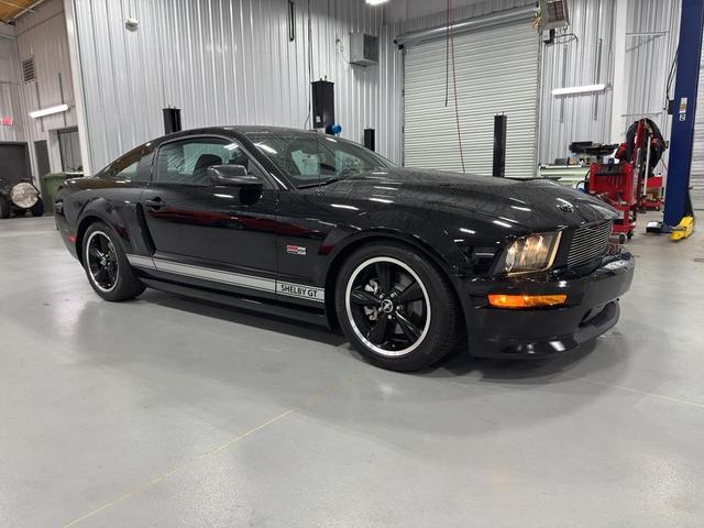 Photo of 2007 Black Ford Mustang