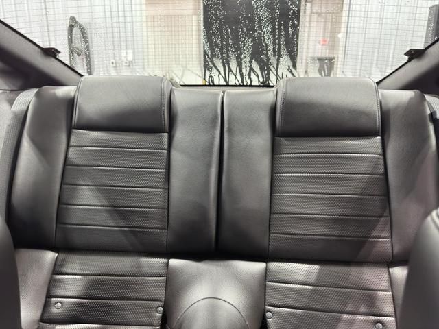 Photo of 2007 Black Ford Mustang